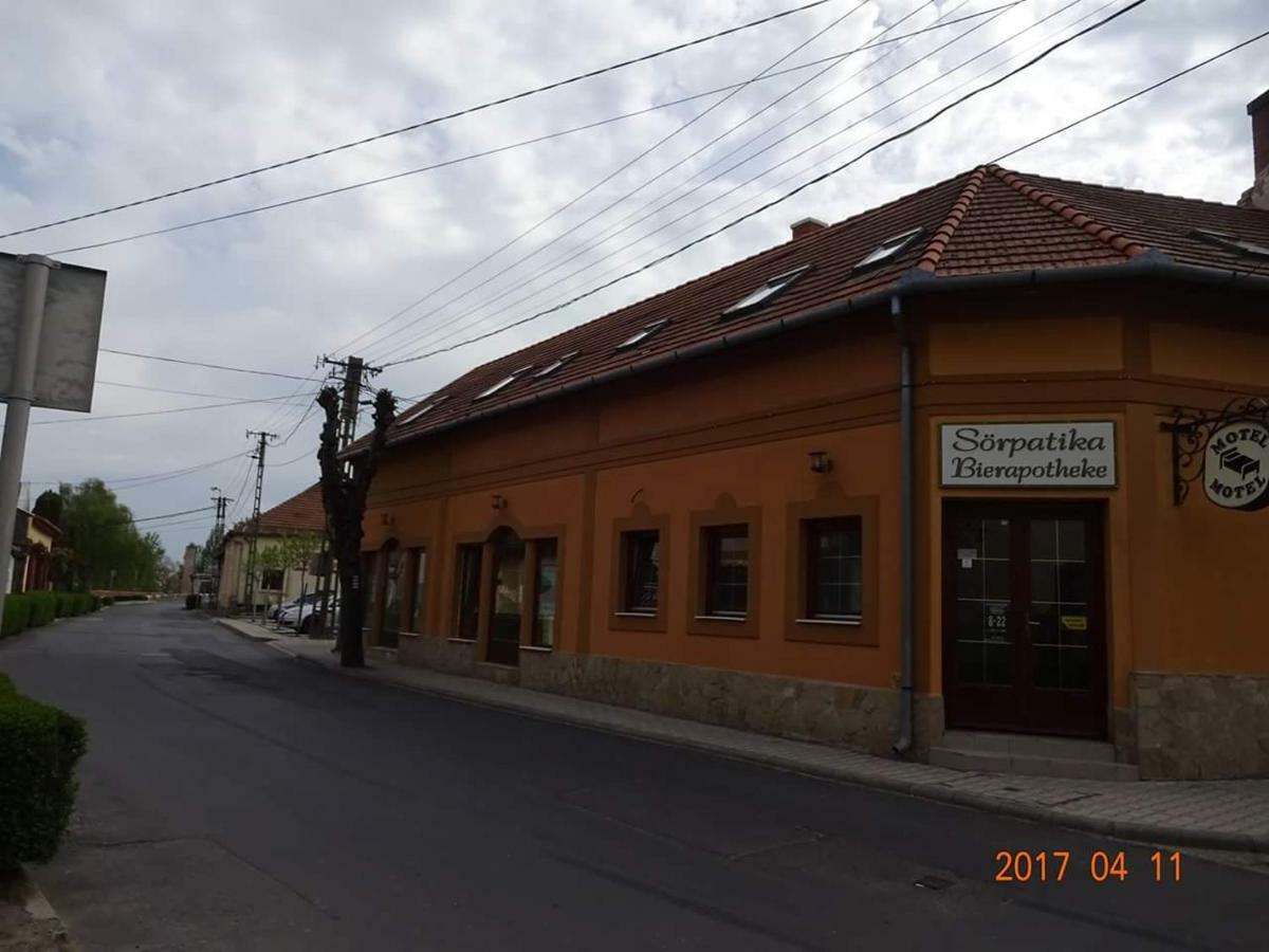 Soerpatika Vendeghaz Hotel Badacsonytomaj Buitenkant foto
