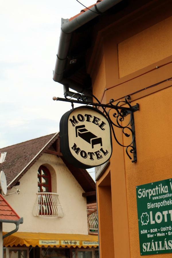 Soerpatika Vendeghaz Hotel Badacsonytomaj Buitenkant foto